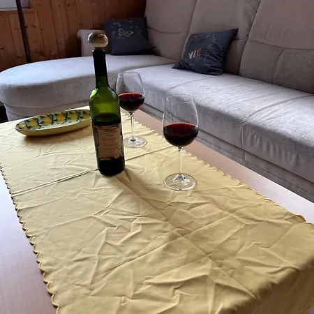 Semesterbostad Casa Cascatella